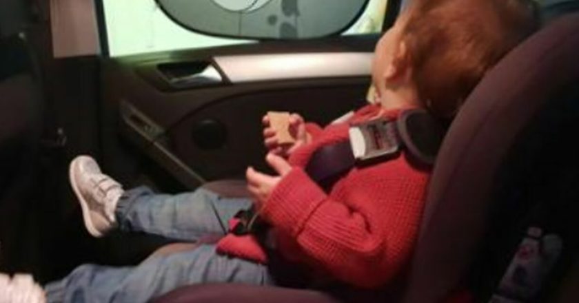 Bimba di 2 anni dimenticata in auto, muore per il caldo: il papà pensava di averla portata all’asilo
