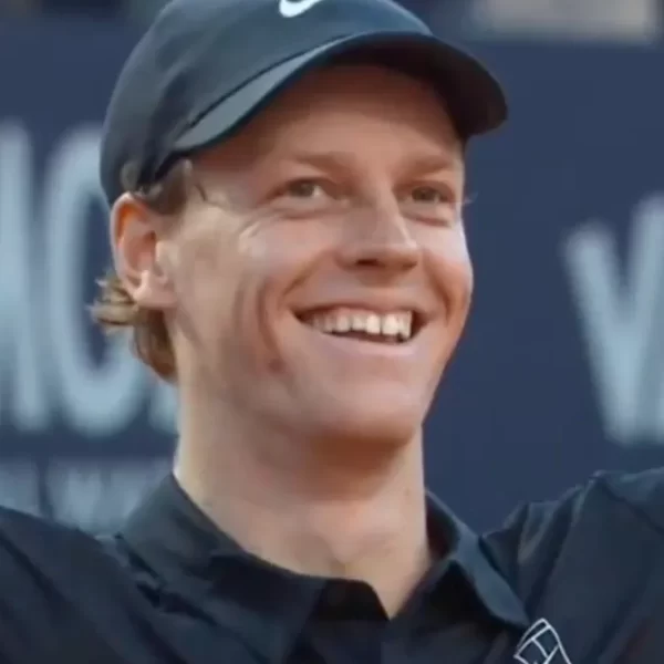 Jannik Sinner trionfa a Roma: battuto Ruud, entra nella storia del tennis mondiale