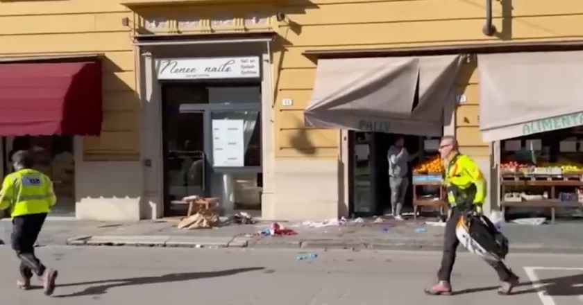 Modena, auto travolge i pedoni in centro: fuga choc dopo l’impatto, passante accoltellato