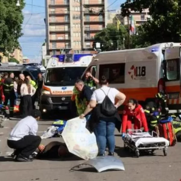 Modena, chi è il 31enne che ha travolto la folla: la fuga col coltello e il mistero sul gesto