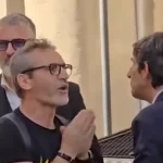 Donzelli contestato fuori da Montecitorio: tensione durante l’intervista