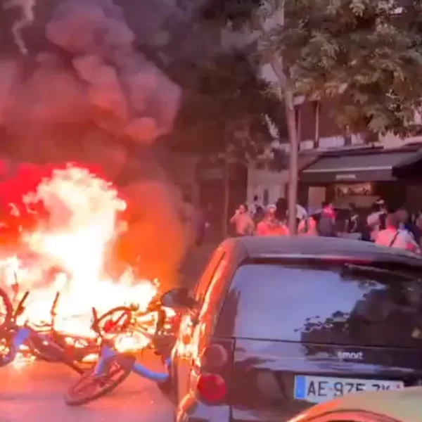 Parigi in fiamme dopo la vittoria del PSG: 426 arrestati, scontri in 15 città.