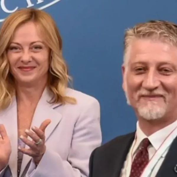 Giuli azzera il ministero della Cultura: licenziati i fedelissimi, caos in Fratelli d’Italia