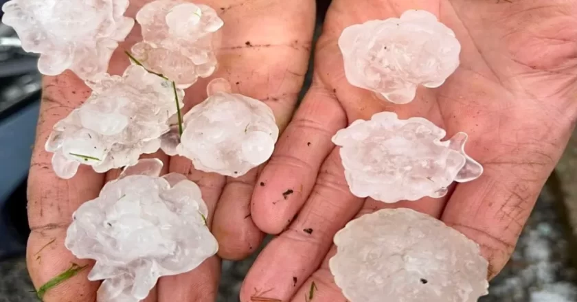 Tempesta supercellulare ai piedi dei Pirenei: grandine fino a 3 centimetri e raffiche a 80 km/h