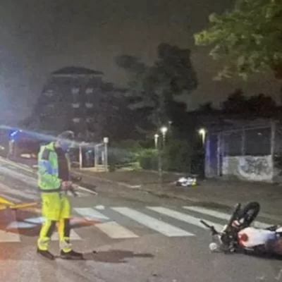Roma, schianto tra due moto a viale Marconi: morti due ragazzi di 21 e 22 anni