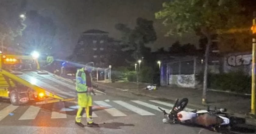 Roma, schianto tra due moto a viale Marconi: morti due ragazzi di 21 e 22 anni