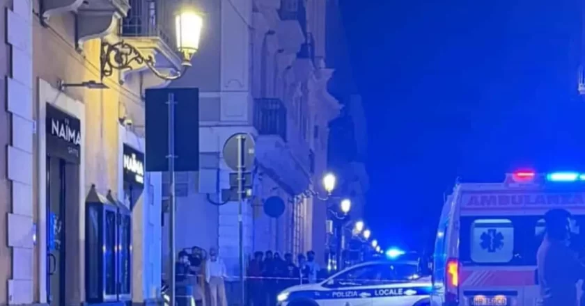 Italia, tragico schianto nella notte tra moto e scooter: morti due ragazzi di 21 e 23 anni