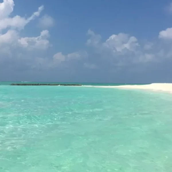 Maldive, turista spagnolo muore facendo surf: è il terzo grave incidente in un mese