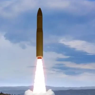 Kiev sotto attacco, la Russia lancia anche il missile Oreshnik: “Può colpire tutta l’Europa”