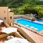 Tragedia a Finale Ligure, 15enne muore in piscina durante un torneo di calcio: disposta l’autopsia
