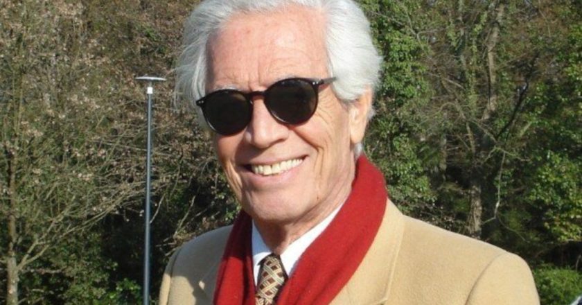 Grave lutto per il conduttore tv, morto il papà famoso volto Rai