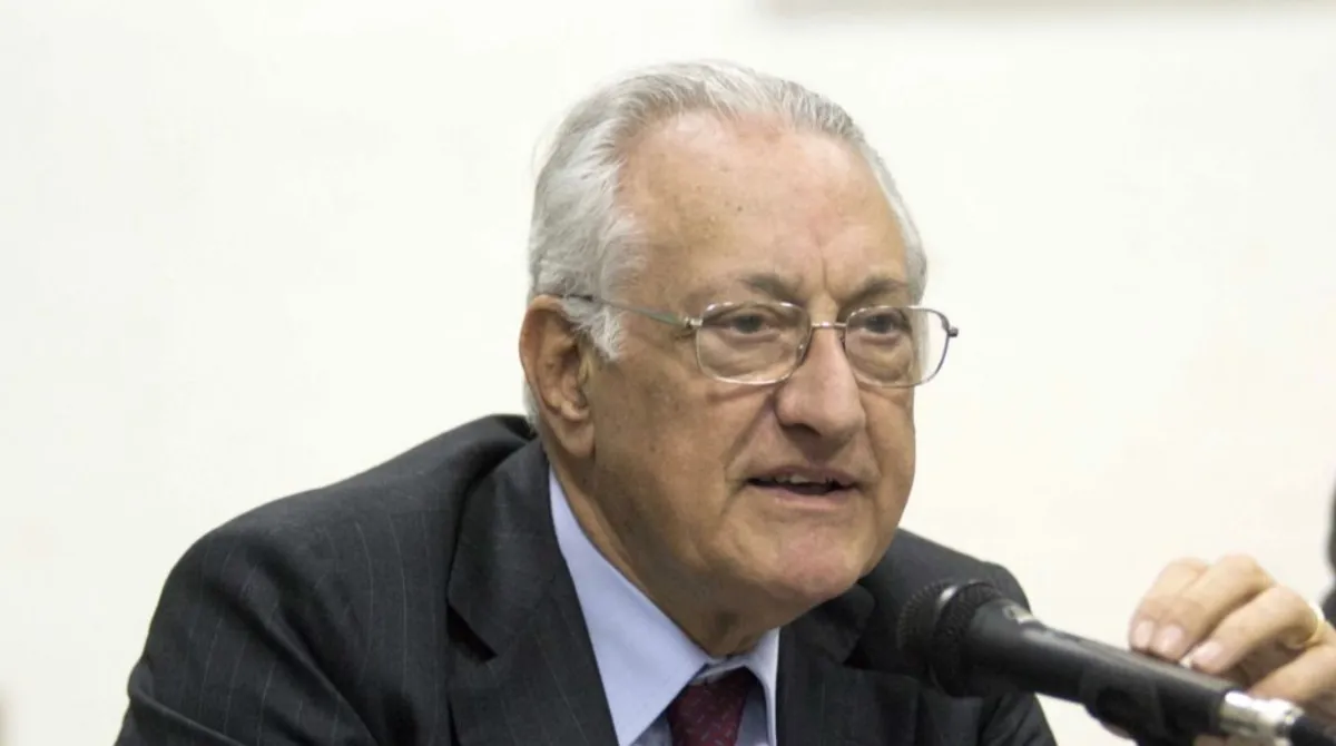Giuseppe Gargani durante la sua carriera politica nella Democrazia Cristiana