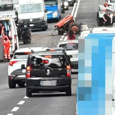 Salaria nel caos dopo il maxi incidente: traffico bloccato e soccorsi sul posto