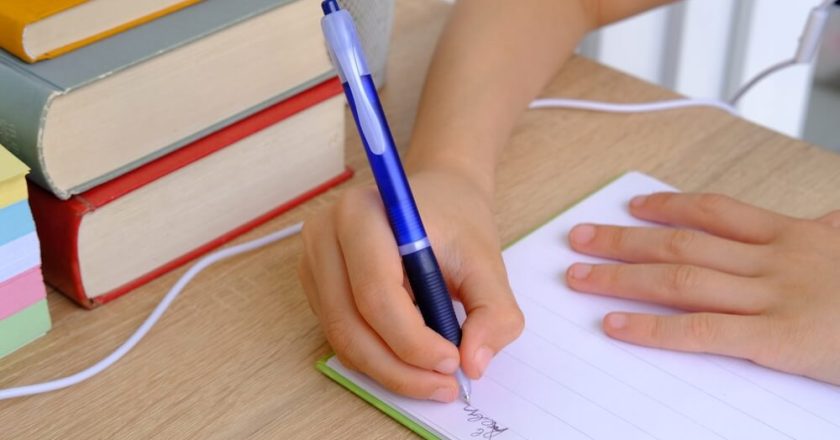 La Svezia torna a carta e penna