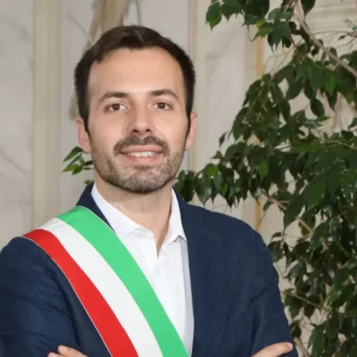 Il sindaco insegue i ladri in autostrada e li fa arrestare: folle notte a Prato