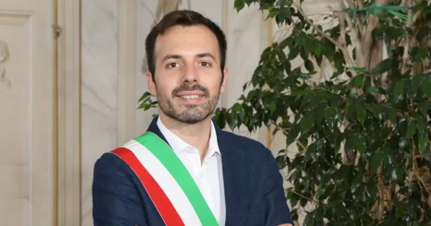 Il sindaco insegue i ladri in autostrada e li fa arrestare: folle notte a Prato