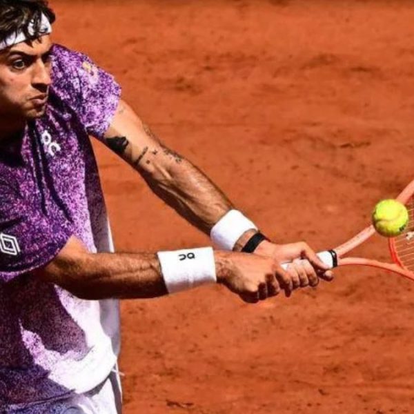 Matteo Arnaldi costretto al ritiro prima della semifinale del Roland Garros contro Flavio Cobolli.