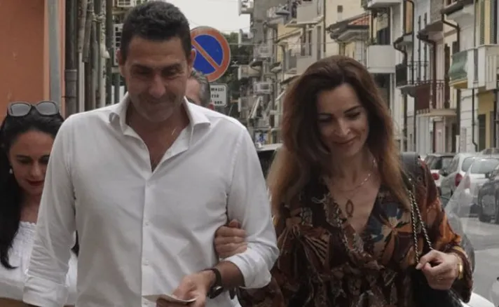 Camelia Mihailescu moglie di Roberto Vannacci - originaria di Bucarest Romania, due lauree, sposati da oltre 20 anni