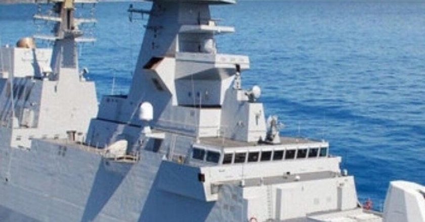 Nave da guerra russa davanti alle coste italiane, interviene l’Aeronautica