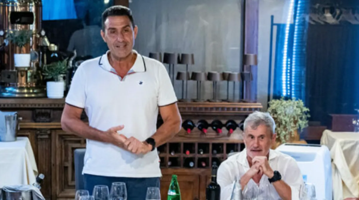 Roberto Vannacci e Gianni Alemanno durante la cena a Roma dopo l'uscita dal carcere dell'ex sindaco