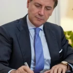 Commissione Covid, Bignami (FdI) si dimette per essere audito e sfida Conte. Lui replica: “Chiedo di parlare da due anni”