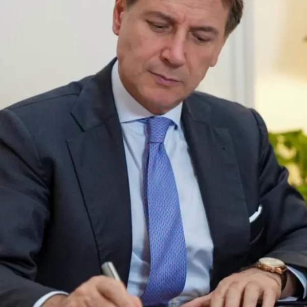 Commissione Covid, Bignami (FdI) si dimette per essere audito e sfida Conte. Lui replica: “Chiedo di parlare da due anni”