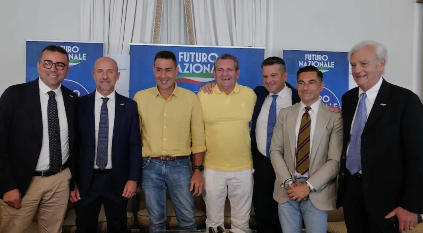 Roberto Vannacci conferenza stampa Viareggio giugno 2026 - quattro nuovi deputati e Rinaldi entrano in Futuro Nazionale