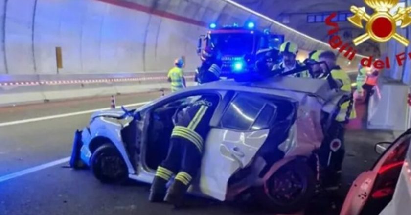 Tragedia in autostrada, schianto choc in galleria: ci sono morti