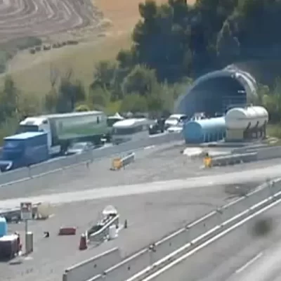 Incidente sull’A14 tra Roseto e Giulianova: auto contro camion, otto km di coda e tratto chiuso