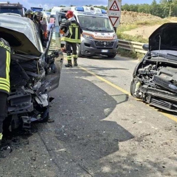 Italia, violento schianto sulla statale: sei persone coinvolte