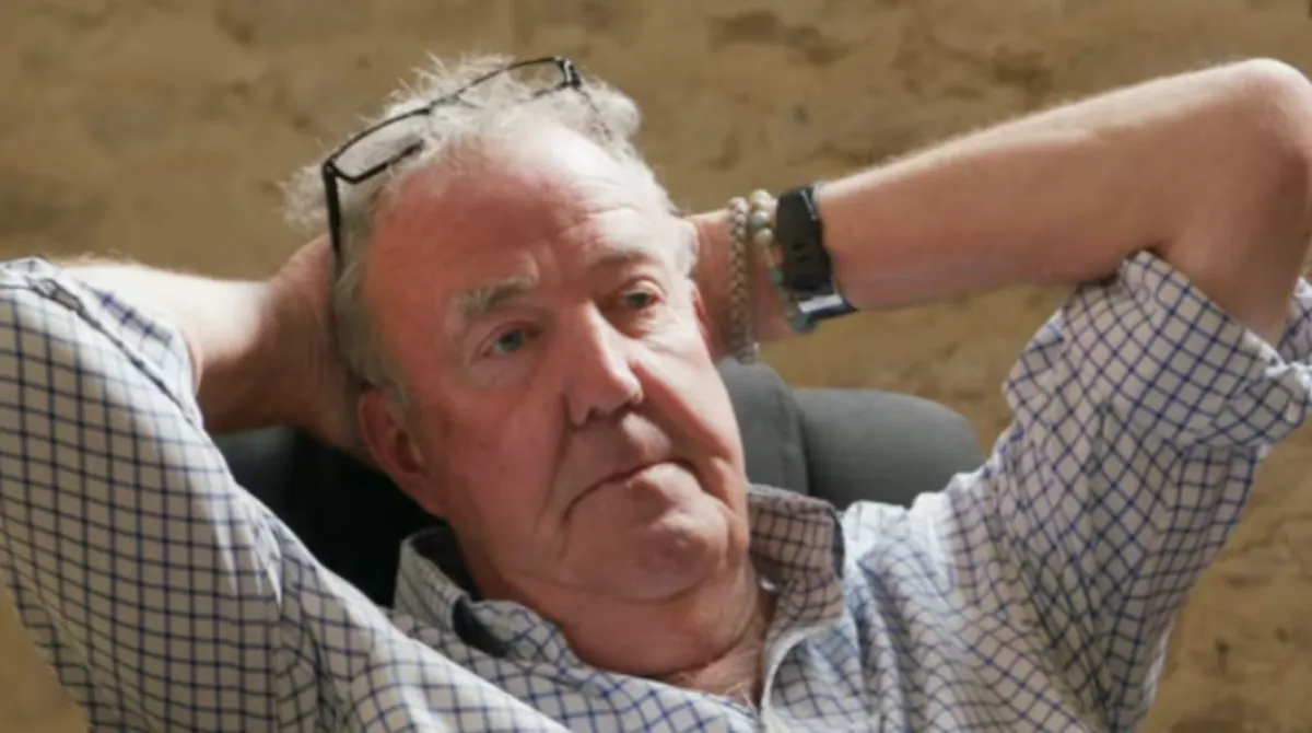 Jeremy Clarkson, ex conduttore di Top Gear, durante la serie Clarkson's Farm