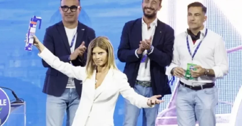 Convention di Futuro Nazionale, è polemica per il “camerati” dal palco