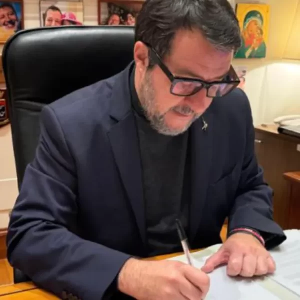 Salvini si dimette da segretario della Lega: cosa succede al congresso del 24 e 25 ottobre