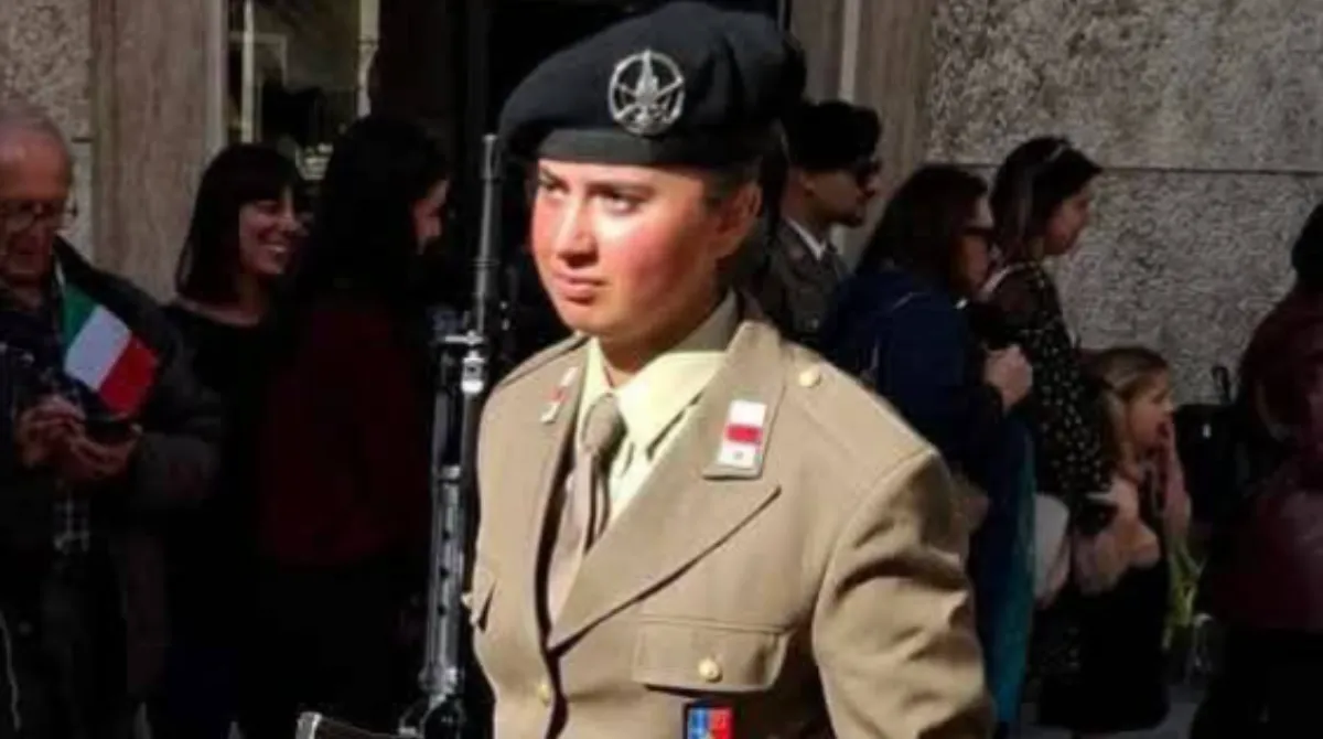 Noemi Saetta, soldatessa dell'Esercito Italiano morta a 23 anni dopo un malore improvviso durante il servizio a Roma.