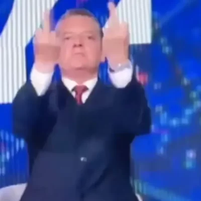RaiNews, Alessandro Baracchini si infuria in diretta: il gesto diventa virale