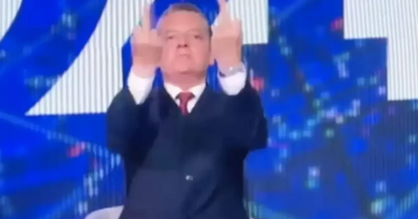 RaiNews, Alessandro Baracchini si infuria in diretta: il gesto diventa virale