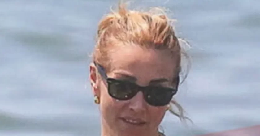 Silvia Salis, la sindaca di Genova al centro del dibattito politico: le vacanze, l’immagine e il paragone con Renzi
