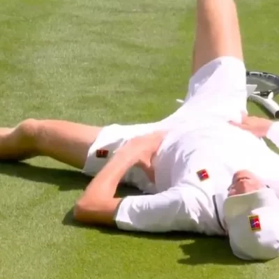 Wimbledon 2026, esordio di Sinner contro Kecmanovic: brutta caduta sul Centrale, ma l’azzurro continua