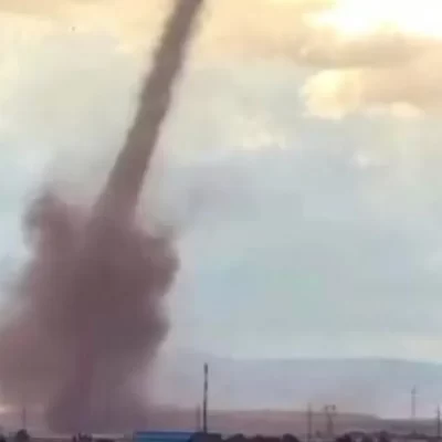 Tromba d’aria nel Foggiano, il vortice nel cielo immortalato dai cittadini: le immagini