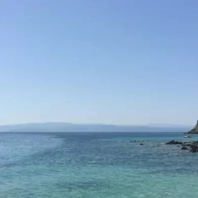 Turista italiana di 50 anni muore in un incidente in barca a vela in Grecia