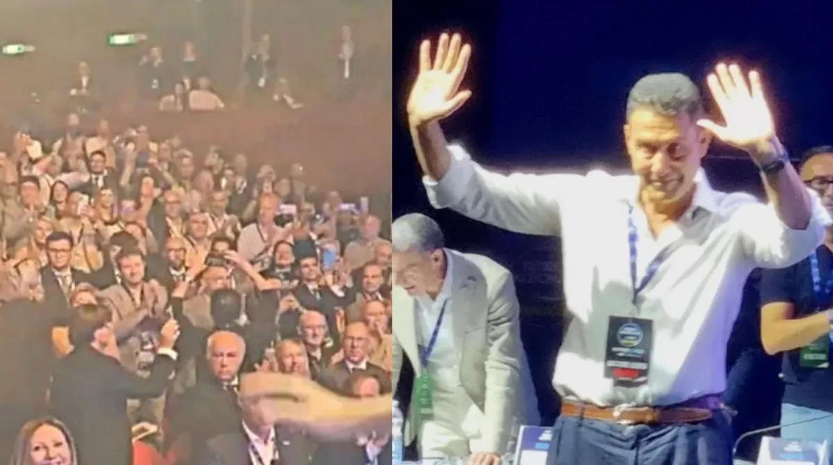 Roberto Vannacci sul palco della prima assemblea nazionale di Futuro Nazionale a Roma