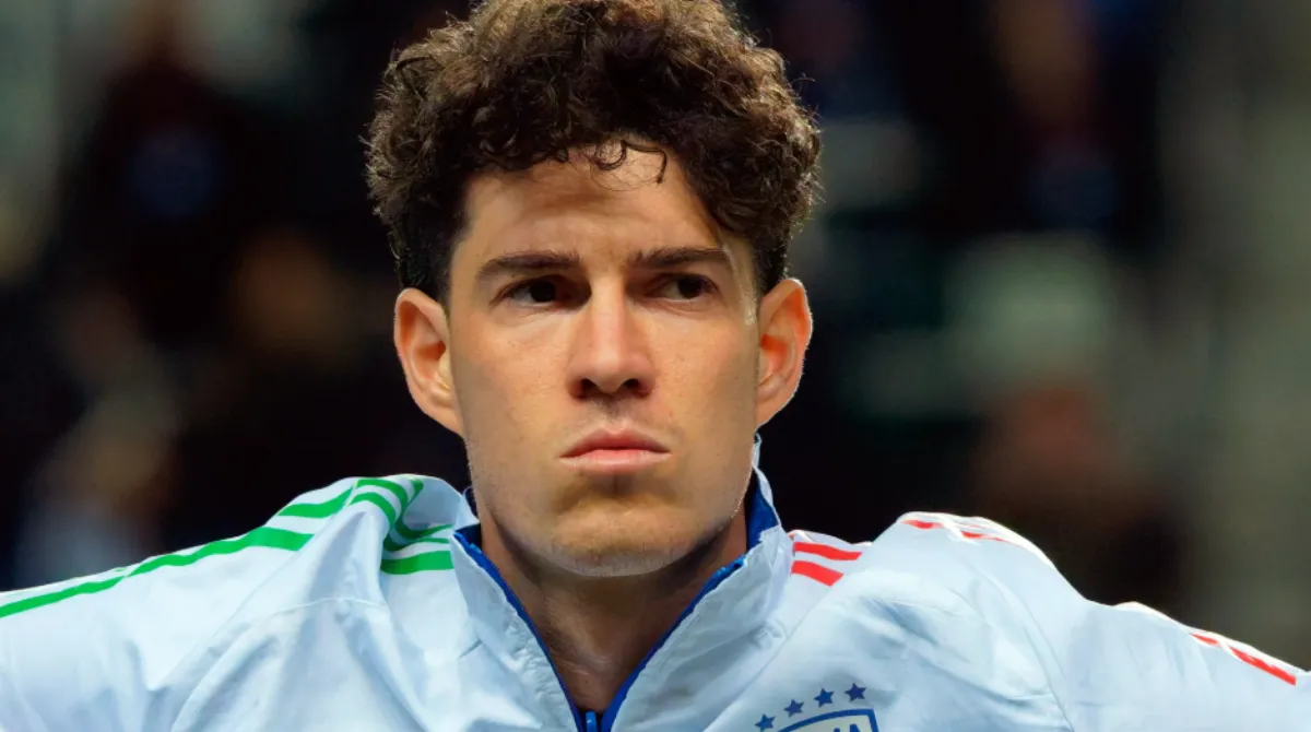 Esterno di un tribunale, a illustrare l'inchiesta della Procura di Milano che vede indagato il difensore dell'Inter Alessandro Bastoni