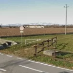 Codroipo, cadavere carbonizzato in una canaletta nelle campagne: accanto al corpo tanica di benzina e acido. Indagini in corso
