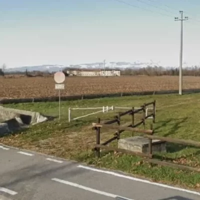 Codroipo, cadavere carbonizzato in una canaletta nelle campagne: accanto al corpo tanica di benzina e acido. Indagini in corso