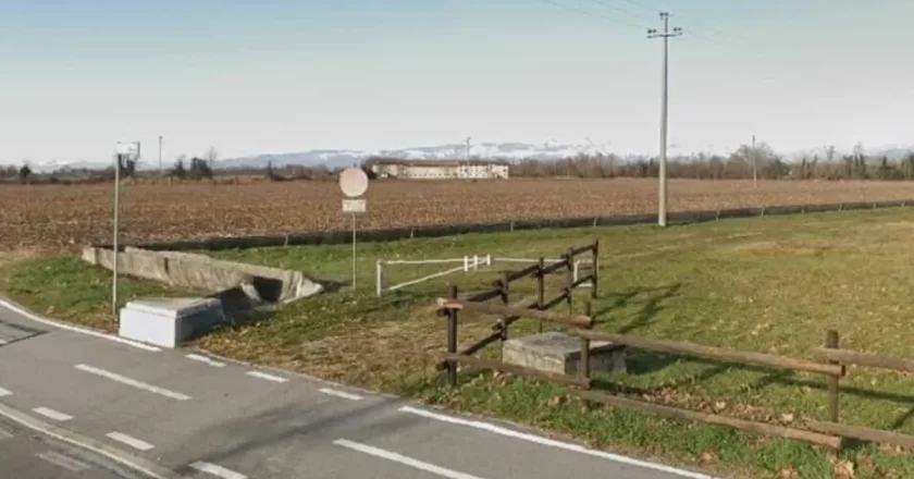 Codroipo, cadavere carbonizzato in una canaletta nelle campagne: accanto al corpo tanica di benzina e acido. Indagini in corso