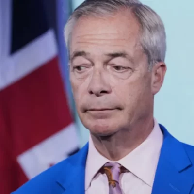 Farage si dimette da deputato: elezioni suppletive a Clacton dopo le accuse sui finanziamenti