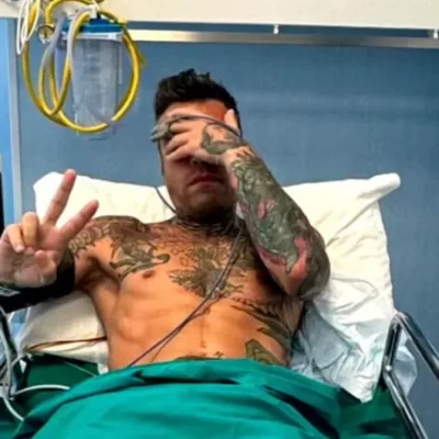 Fedez ricoverato a Milano, le condizioni del rapper: trasportato in ambulanza per accertamenti