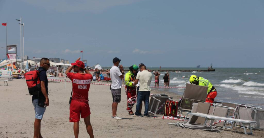 Tragedia al mare in Italia, malore fatale in spiaggia: inutili i soccorsi