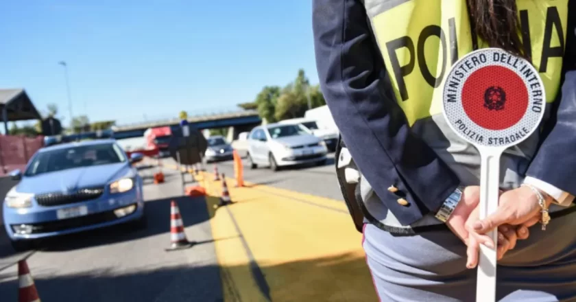 Incidente sull’A1 a Capodichino, auto si ribalta sulla diramazione: traffico in tilt anche sulla Tangenziale di Napoli