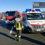 Incidente in autostrada, coinvolti più mezzi: circolazione interrotta e code